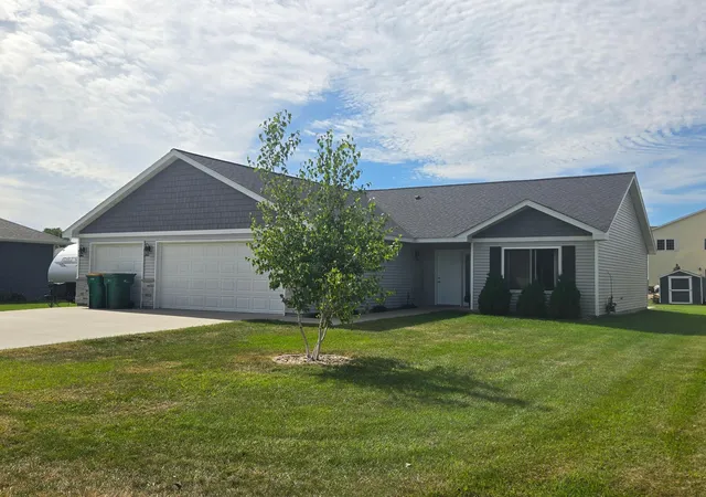 Photo 2 of Single family home for sale at 124 Kenna Dr, Le Sueur, MN 56058 | MLS# 7145145 | Listing updated on 2026-09-18