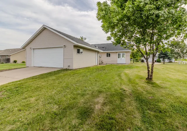 Photo 2 of Single family home for sale at 719 22nd Street S, Montevideo, MN 56265 | MLS# 7145162 | Listing updated on 2026-09-17