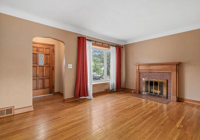 Photo 2 of Single family home for sale at 1639 Chamber St, Saint Paul, MN 55106 | MLS# 7145268 | Listing updated on 2026-09-17