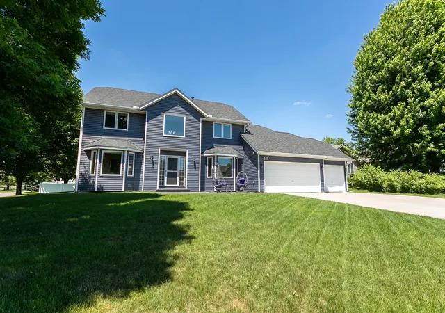 Photo 3 of Single family home for sale at 247 Pendryn Hl Cir, Saint Paul, MN 55125 | MLS# 7145300 | Listing updated on 2026-09-17