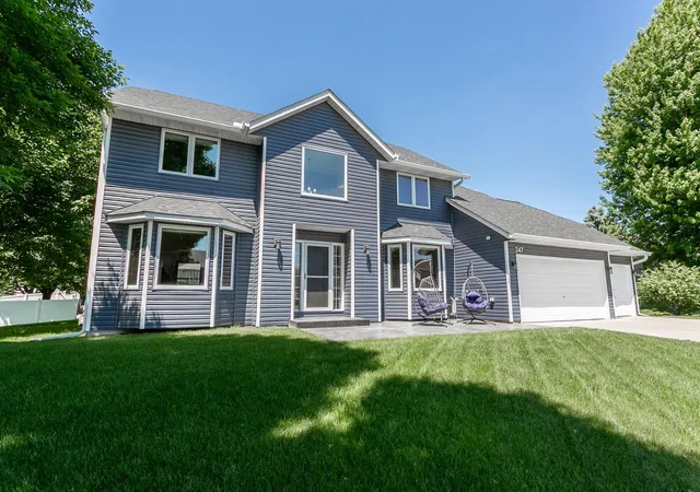 Photo 3 of Single family home for sale at 247 Pendryn Hl Cir, Saint Paul, MN 55125 | MLS# 7145300 | Listing updated on 2026-09-17