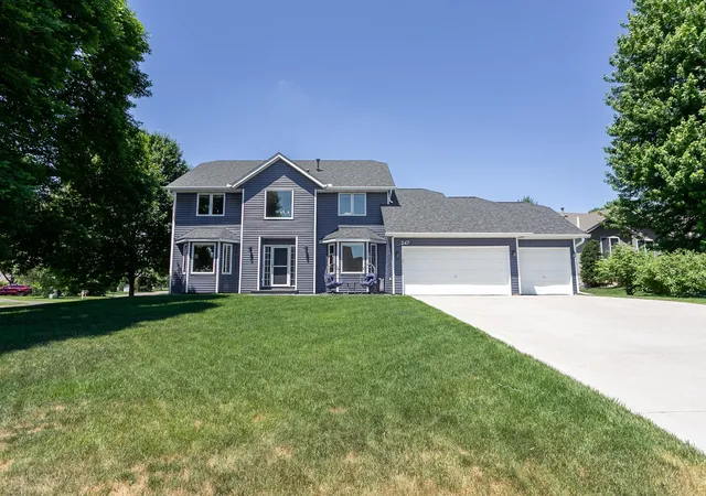 Photo 4 of Single family home for sale at 247 Pendryn Hl Cir, Saint Paul, MN 55125 | MLS# 7145300 | Listing updated on 2026-09-17