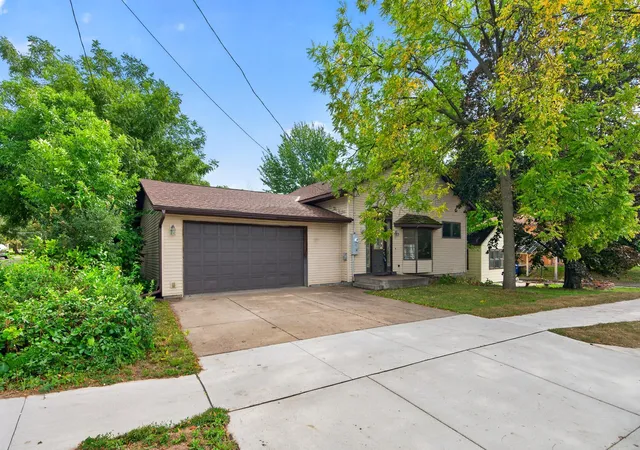 Photo 2 of Single family home for sale at 412 Hazel St N, Saint Paul, MN 55119 | MLS# 7145330 | Listing updated on 2026-09-17