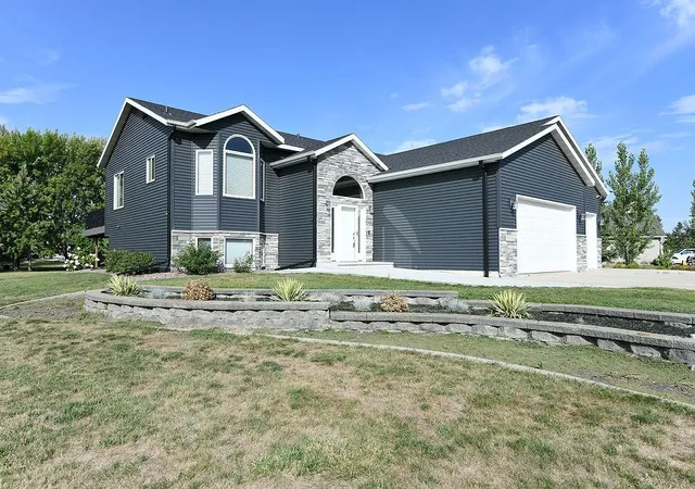 Photo 2 of Single family home for sale at 8018 Aquarius Dr, Fargo, ND 58104 | MLS# 7145452 | Listing updated on 2026-09-17