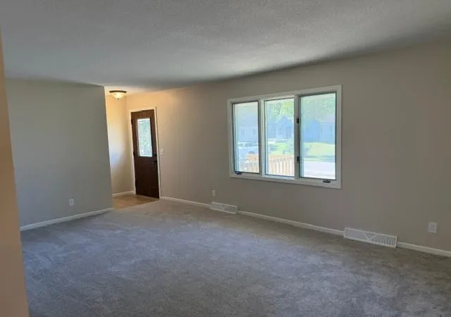 Photo 4 of Single family home for sale at 926 Holcombe Ave N, Litchfield, MN 55355 | MLS# 7145488 | Listing updated on 2026-09-17