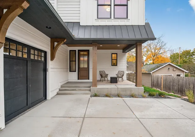 Photo 4 of Sale Pending at 641 Park St E, Wayzata, MN 55391 | MLS# 7145512 | Listing updated on 2026-09-16
