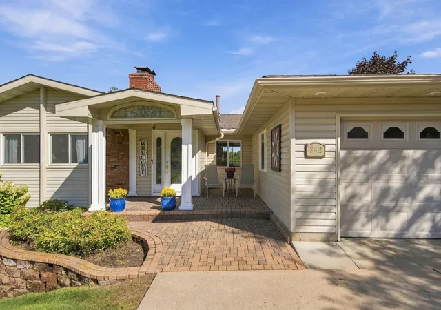 Photo 3 of Single family home for sale at 8792 154th Street W, Prior Lake, MN 55372 | MLS# 7145559 | Listing updated on 2026-09-18