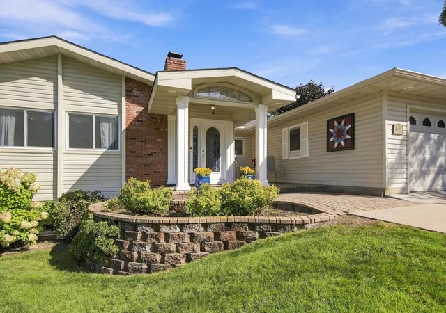Photo 3 of Single family home for sale at 8792 154th Street W, Prior Lake, MN 55372 | MLS# 7145559 | Listing updated on 2026-09-18