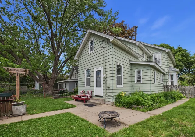 Photo 3 of Single family home for sale at 1152 Ross Ave, Saint Paul, MN 55106 | MLS# 7145606 | Listing updated on 2026-09-17