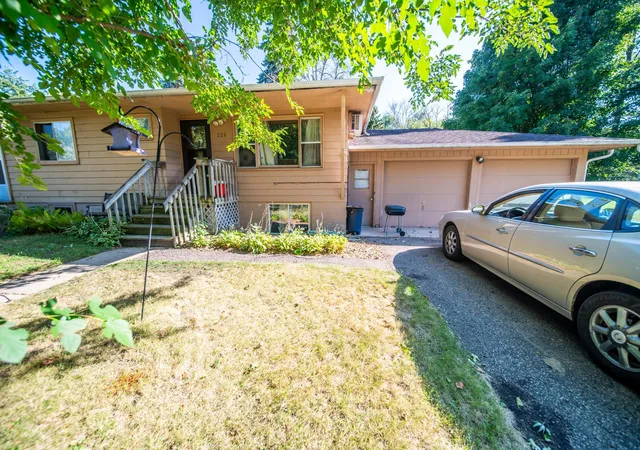 Photo 2 of Sale Pending at 226 27th Street Ne, Rochester, MN 55906 | MLS# 7145766 | Listing updated on 2026-09-17