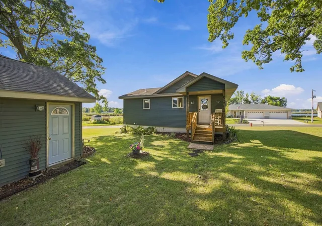 Photo 3 of Single family home for sale at 1712 Kestrel Cir, Buffalo, MN 55313 | MLS# 7145980 | Listing updated on 2026-09-18