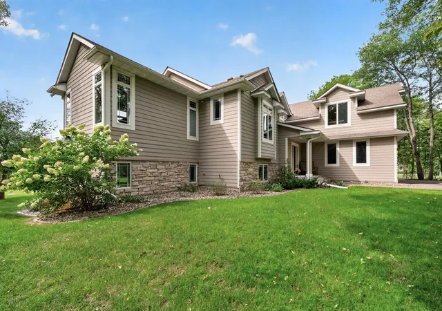 Photo 3 of Single family home for sale at 1611 Pulaski Rd, Buffalo, MN 55313 | MLS# 7146046 | Listing updated on 2026-09-19