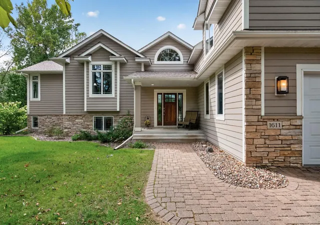 Photo 3 of Single family home for sale at 1611 Pulaski Rd, Buffalo, MN 55313 | MLS# 7146046 | Listing updated on 2026-09-19