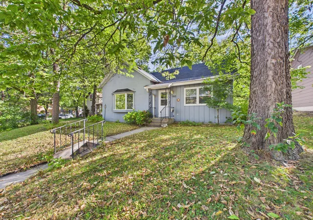Photo 1 of Single family home for sale at 910 10th Avenue S, Saint Cloud, MN 56301 | MLS# 7146093 | Listing updated on 2026-09-22