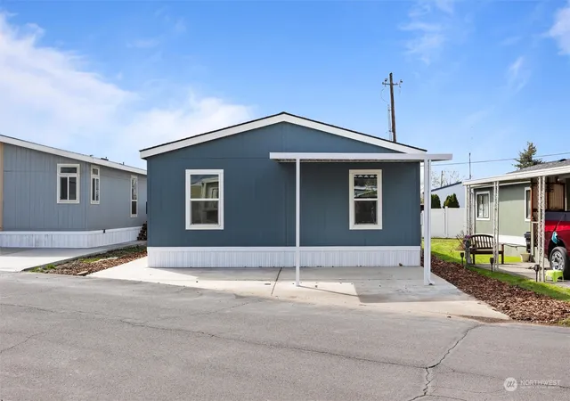 Photo 3 of Manufactured home for sale at 1256 Jones Dr, Walla Walla, WA 99362 | MLS# NWM2139382 | Listing updated on 2026-09-17