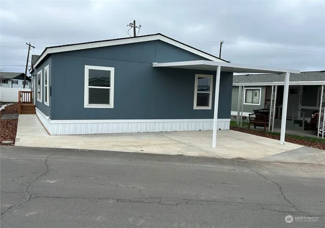 Photo 3 of Manufactured home for sale at 1256 Jones Dr, Walla Walla, WA 99362 | MLS# NWM2139382 | Listing updated on 2026-09-17