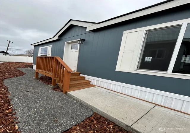 Photo 4 of Manufactured home for sale at 1256 Jones Dr, Walla Walla, WA 99362 | MLS# NWM2139382 | Listing updated on 2026-09-17