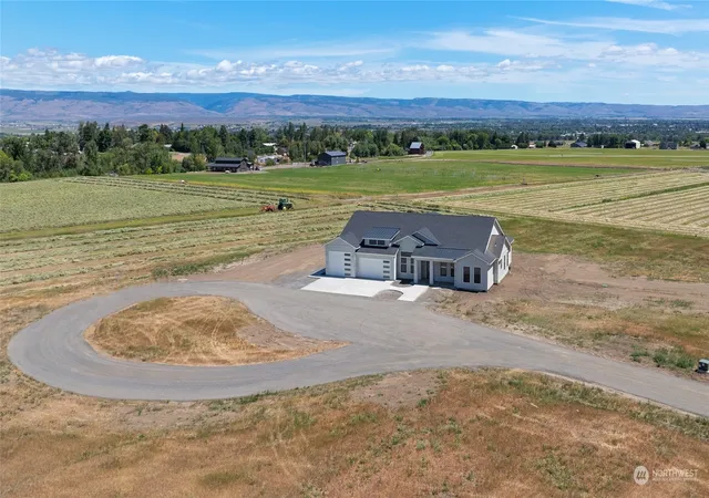 Photo 2 of Single family home for sale at 861 Waterbrook Ln, Ellensburg, WA 98926 | MLS# NWM2255565 | Listing updated on 2026-09-17