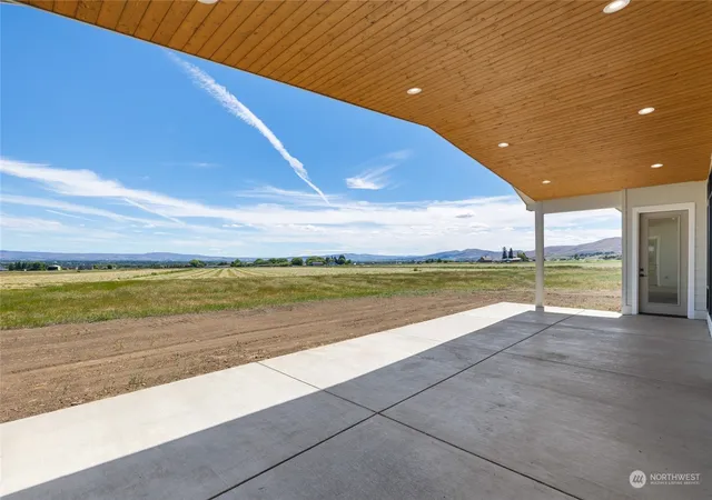 Photo 3 of Single family home for sale at 861 Waterbrook Ln, Ellensburg, WA 98926 | MLS# NWM2255565 | Listing updated on 2026-09-17