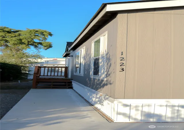 Photo 2 of Manufactured home for sale at 1223 Jones Dr, Walla Walla, WA 99362 | MLS# NWM2281878 | Listing updated on 2026-09-17