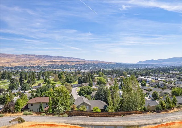 Photo 3 of Land for sale at 1861 Broadway Pl, Wenatchee, WA 98801 | MLS# NWM2282264 | Listing updated on 2026-09-17