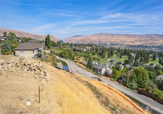 Photo 3 of Land for sale at 1861 Broadway Pl, Wenatchee, WA 98801 | MLS# NWM2282264 | Listing updated on 2026-09-17