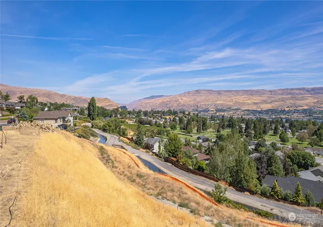 Photo 4 of Land for sale at 1861 Broadway Pl, Wenatchee, WA 98801 | MLS# NWM2282264 | Listing updated on 2026-09-17