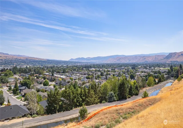 Photo 4 of Land for sale at 1857 Broadway Pl, Wenatchee, WA 98801 | MLS# NWM2282271 | Listing updated on 2026-09-17