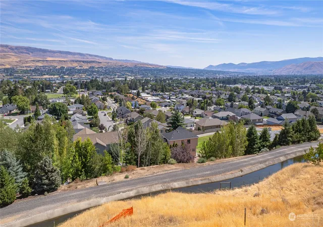 Photo 3 of Land for sale at 1853 Broadway Pl, Wenatchee, WA 98801 | MLS# NWM2285193 | Listing updated on 2026-09-17