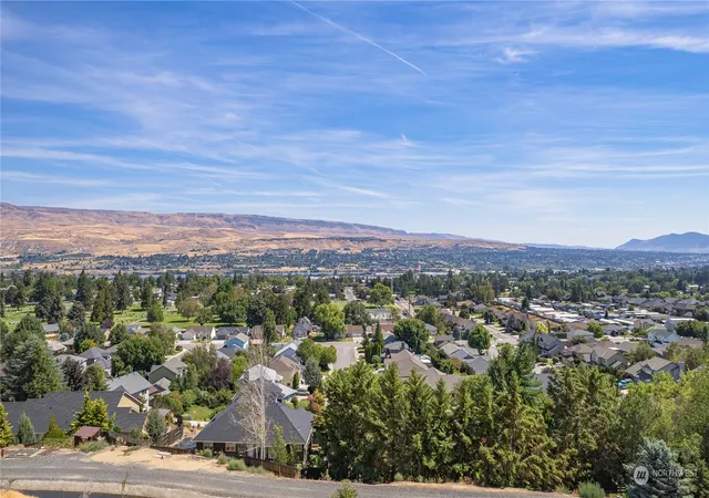 Photo 2 of Land for sale at 1841 Broadway Pl, Wenatchee, WA 98801 | MLS# NWM2286629 | Listing updated on 2026-09-17