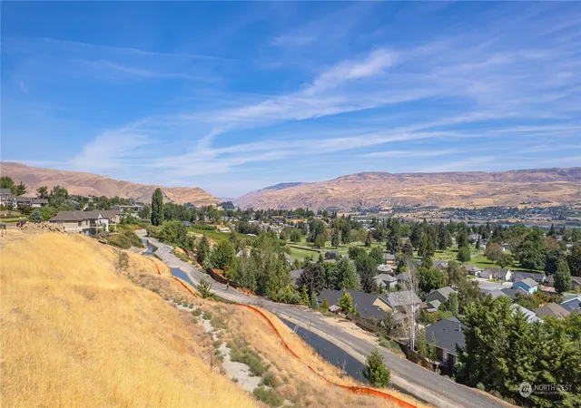Photo 3 of Land for sale at 1841 Broadway Pl, Wenatchee, WA 98801 | MLS# NWM2286629 | Listing updated on 2026-09-17
