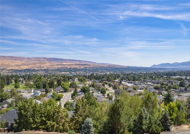 Photo 2 of Land for sale at 1837 Broadway Pl, Wenatchee, WA 98801 | MLS# NWM2286743 | Listing updated on 2026-09-17