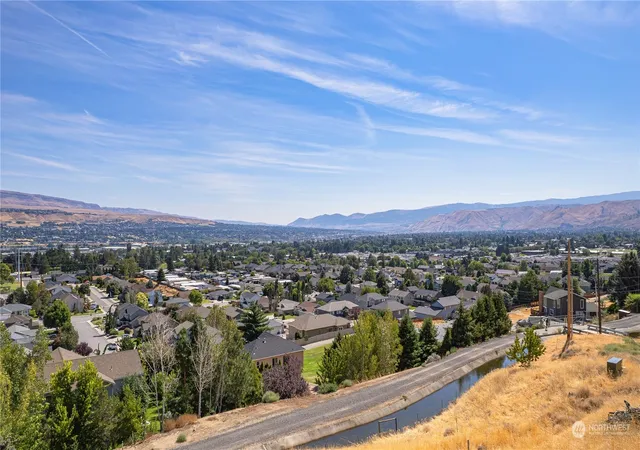 Photo 3 of Land for sale at 1837 Broadway Pl, Wenatchee, WA 98801 | MLS# NWM2286743 | Listing updated on 2026-09-17