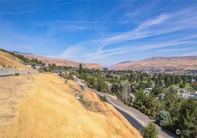 Photo 3 of Land for sale at 1837 Broadway Pl, Wenatchee, WA 98801 | MLS# NWM2286743 | Listing updated on 2026-09-17