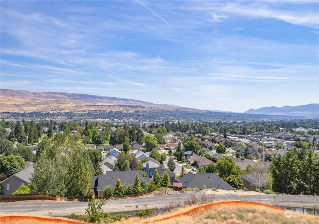Photo 2 of Land for sale at 1 Broadway Pl, Wenatchee, WA 98801 | MLS# NWM2287806 | Listing updated on 2026-09-17