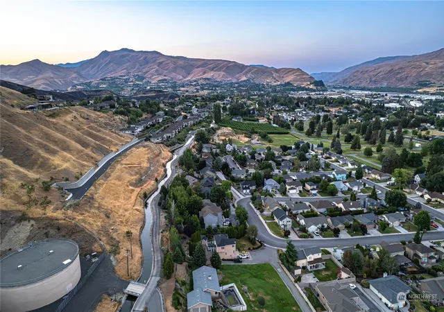 Photo 4 of Land for sale at 1 Broadway Pl, Wenatchee, WA 98801 | MLS# NWM2287806 | Listing updated on 2026-09-17