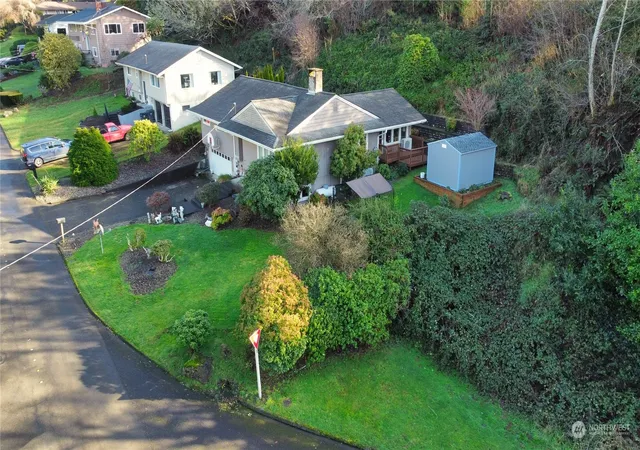 Photo 2 of Single family home for sale at 520 Sunset Dr, Hoquiam, WA 98550 | MLS# NWM2319804 | Listing updated on 2026-09-17