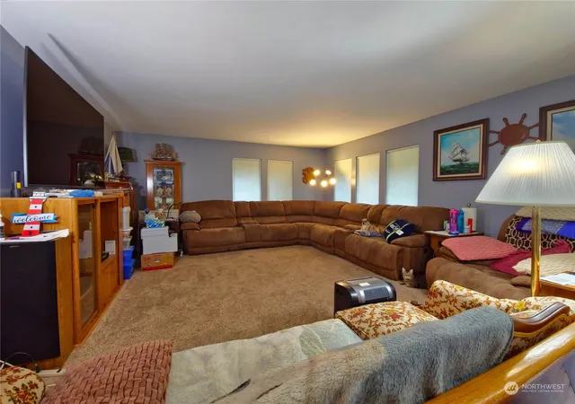 Photo 3 of Single family home for sale at 520 Sunset Dr, Hoquiam, WA 98550 | MLS# NWM2319804 | Listing updated on 2026-09-17