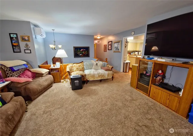 Photo 4 of Single family home for sale at 520 Sunset Dr, Hoquiam, WA 98550 | MLS# NWM2319804 | Listing updated on 2026-09-17