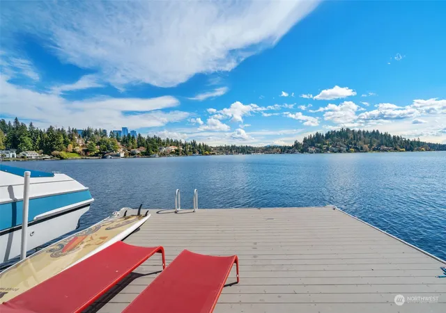 Photo 1 of Single family home for sale at 450 Overlake Dr E, Medina, WA 98039 | MLS# NWM2326837 | Listing updated on 2026-09-17