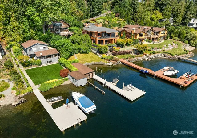 Photo 3 of Single family home for sale at 450 Overlake Dr E, Medina, WA 98039 | MLS# NWM2326837 | Listing updated on 2026-09-17