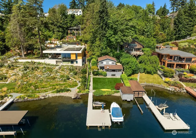 Photo 3 of Single family home for sale at 450 Overlake Dr E, Medina, WA 98039 | MLS# NWM2326837 | Listing updated on 2026-09-17