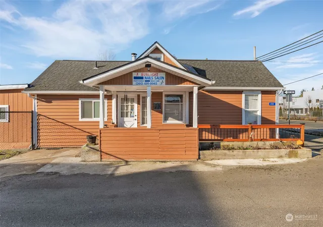 Photo 3 of Single family home for sale at 204 W Stanley St, Granite Falls, WA 98252 | MLS# NWM2326992 | Listing updated on 2026-09-17