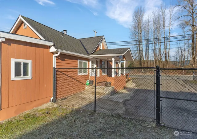 Photo 3 of Single family home for sale at 204 W Stanley St, Granite Falls, WA 98252 | MLS# NWM2326992 | Listing updated on 2026-09-17