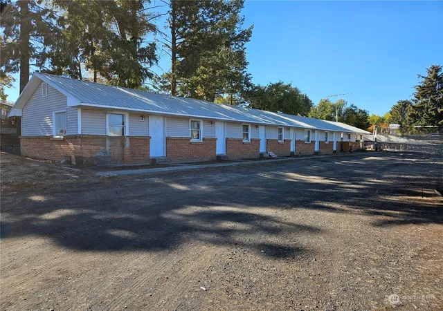 Photo 3 of Single family home for sale at 415 W Main St, Almira, WA 99103 | MLS# NWM2331595 | Listing updated on 2026-09-17