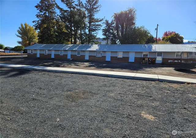 Photo 4 of Single family home for sale at 415 W Main St, Almira, WA 99103 | MLS# NWM2331595 | Listing updated on 2026-09-17
