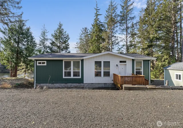 Photo 1 of Manufactured home for sale at 4 Lakeview Ln, South Bend, WA 98586 | MLS# NWM2338854 | Listing updated on 2026-09-17