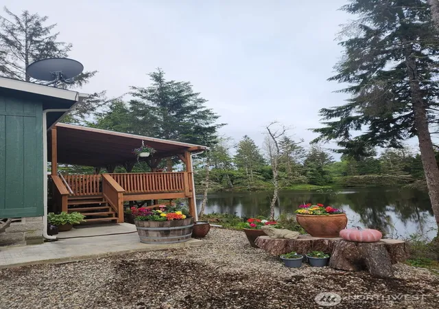 Photo 3 of Manufactured home for sale at 4 Lakeview Ln, South Bend, WA 98586 | MLS# NWM2338854 | Listing updated on 2026-09-17