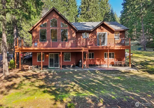 Photo 2 of Single family home for sale at 232 Upper Lakeview Rd, White Salmon, WA 98672 | MLS# NWM2339903 | Listing updated on 2026-09-29