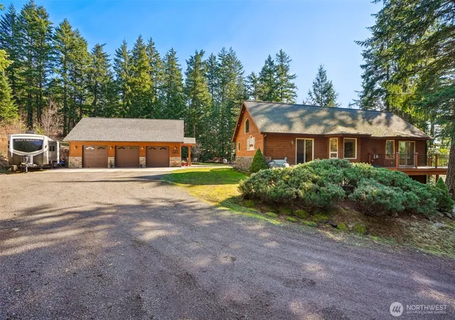 Photo 3 of Single family home for sale at 232 Upper Lakeview Rd, White Salmon, WA 98672 | MLS# NWM2339903 | Listing updated on 2026-09-29